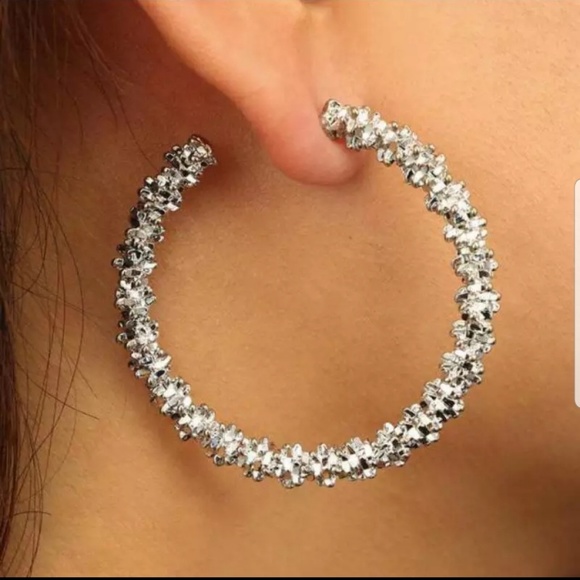 *Riley* Gold Hoop earrings - Picture 3 of 3